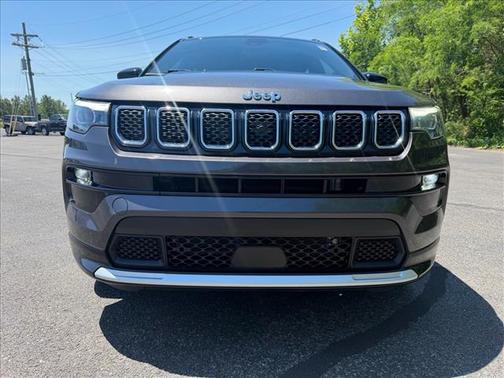Granite Crystal Clearcoat Metallic 2023 Jeep Compass Limited