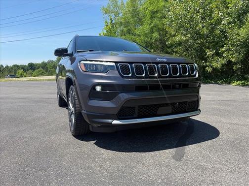 Granite Crystal Clearcoat Metallic 2023 Jeep Compass Limited