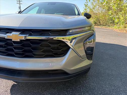 Sterling Gray Metallic 2024 Chevrolet Trax LS