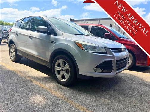 Ingot Silver Metallic 2014 Ford Escape SE