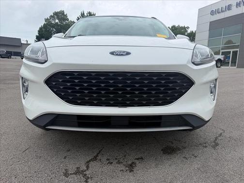 Star White Metallic Tri-Coat 2022 Ford Escape SEL