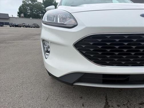 Star White Metallic Tri-Coat 2022 Ford Escape SEL