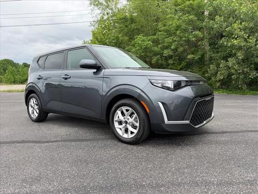 Gray 2024 Kia Soul LX