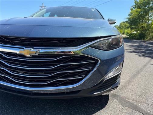 Lakeshore Blue Metallic 2025 Chevrolet Malibu 1LS