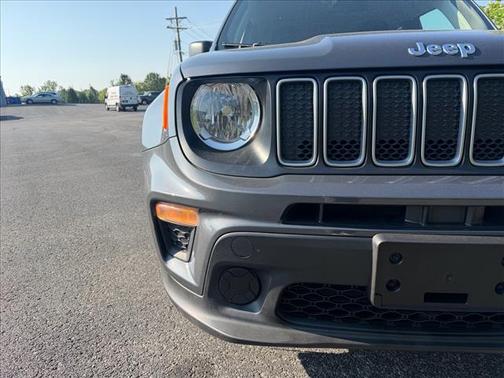 Graphite Gray 2023 Jeep Renegade Latitude