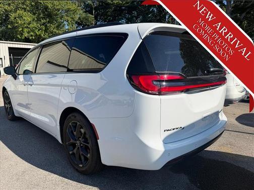Bright White Clearcoat 2025 Chrysler Pacifica Limited