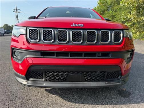 Redline 2 Coat Pearl 2024 Jeep Compass Latitude