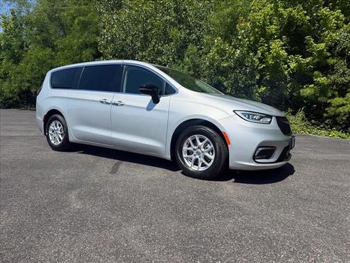 Silver Mist Clearcoat 2024 Chrysler Pacifica Touring-L