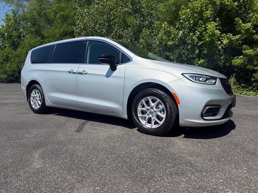 Silver Mist Clearcoat 2024 Chrysler Pacifica Touring-L
