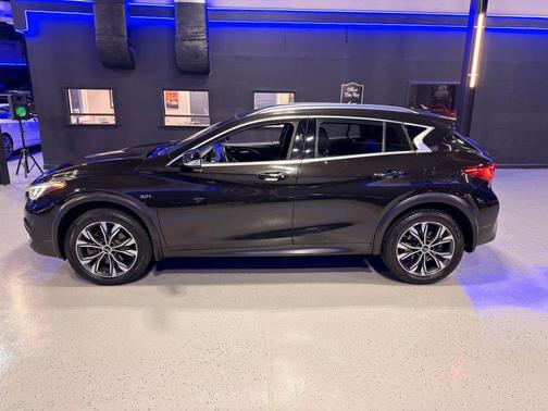 Pearlescent Black 2018 INFINITI QX30 ESSENTIAL