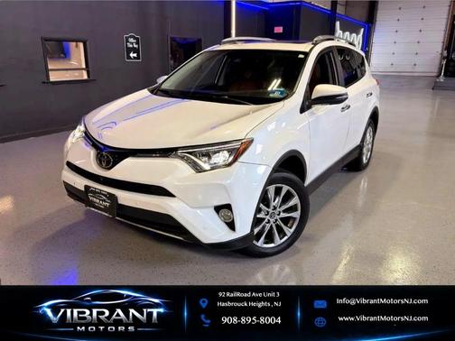 Blizzard Pearl 2017 Toyota RAV4 Limited
