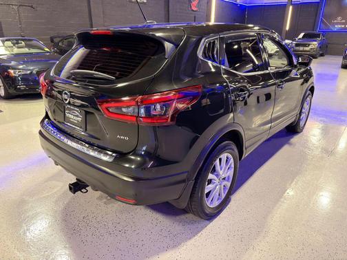 Magnetic Black Pearl 2020 Nissan Rogue Sport S