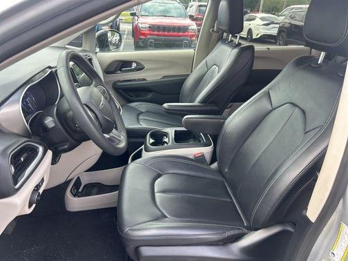 Silver Mist 2024 Chrysler Pacifica Touring L