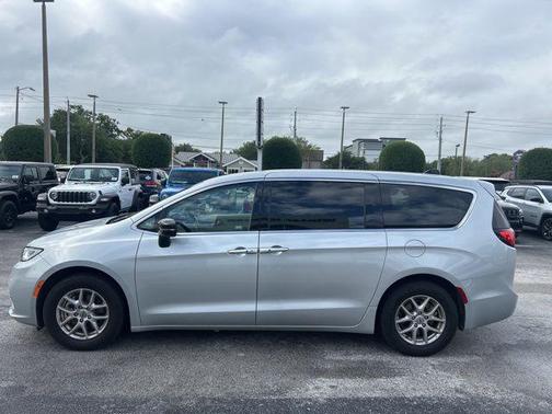 Silver Mist 2024 Chrysler Pacifica Touring L