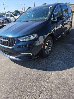 2022 Chrysler Pacifica Hybrid Touring L