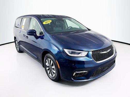 2022 Chrysler Pacifica Hybrid Touring L