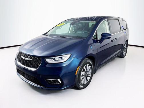 2022 Chrysler Pacifica Hybrid Touring L
