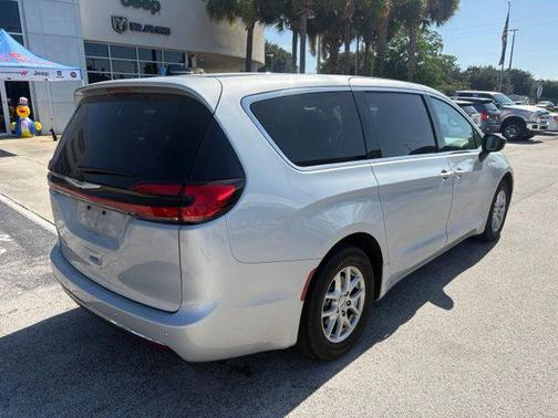 Silver Mist Clearcoat 2024 Chrysler Pacifica Touring L