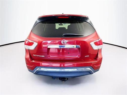 2016 Nissan Pathfinder SV