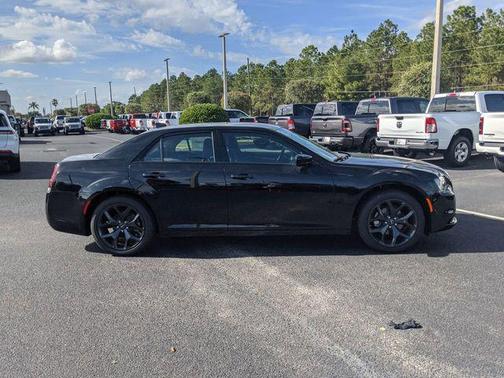 2023 Chrysler 300 Touring