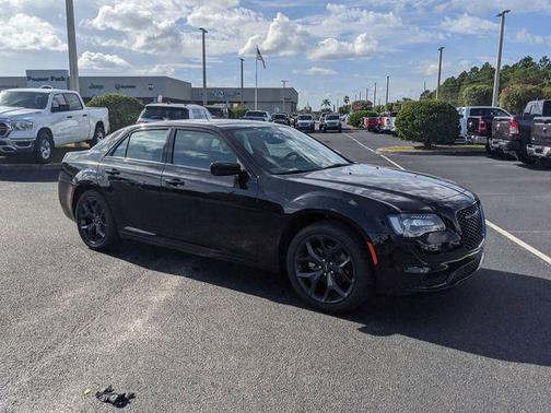 2023 Chrysler 300 Touring