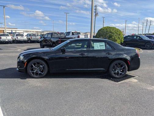 2023 Chrysler 300 Touring