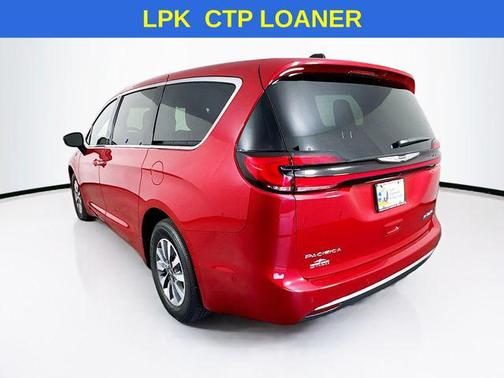 2025 Chrysler Pacifica Hybrid Select