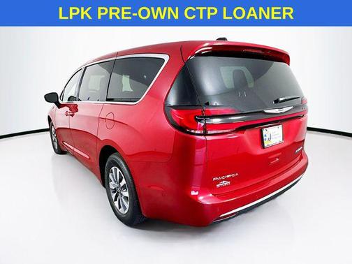 2025 Chrysler Pacifica Hybrid Select