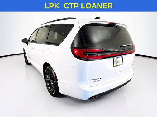 2025 Chrysler Pacifica L