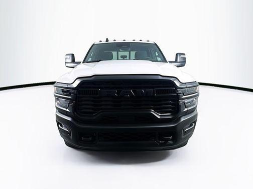 Bright White Clearcoat 2026 RAM 3500 Tradesman Crew Cab 4x4 8' Box