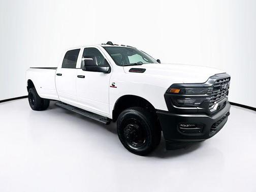 Bright White Clearcoat 2026 RAM 3500 Tradesman Crew Cab 4x4 8' Box
