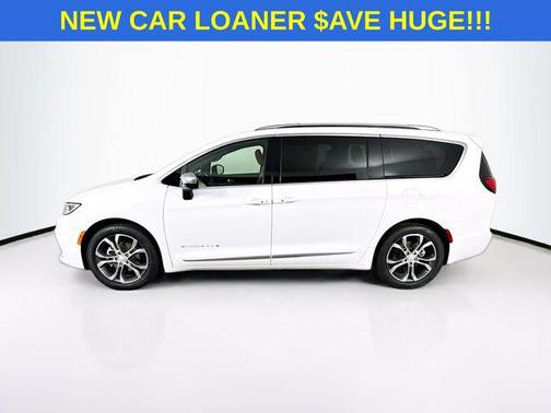 Bright White Clearcoat 2026 Chrysler Pacifica L