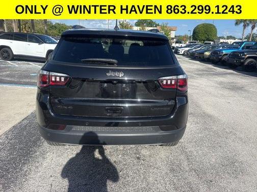 Diamond Black Crystal Pearlcoat 2023 Jeep Compass Limited