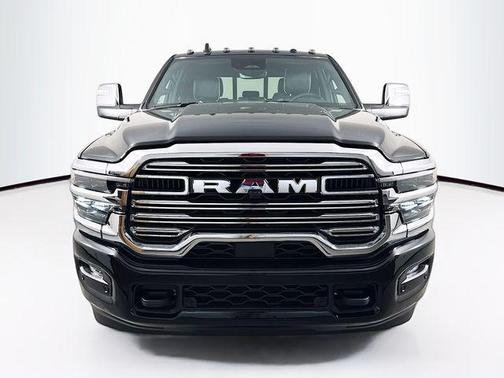 2026 RAM 3500 Laramie Crew Cab 4x4 8' Box
