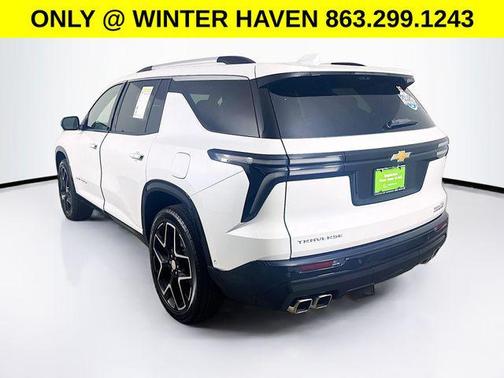 Iridescent Pearl Tricoat 2025 Chevrolet Traverse High Country