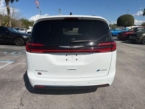2024 Chrysler Pacifica L