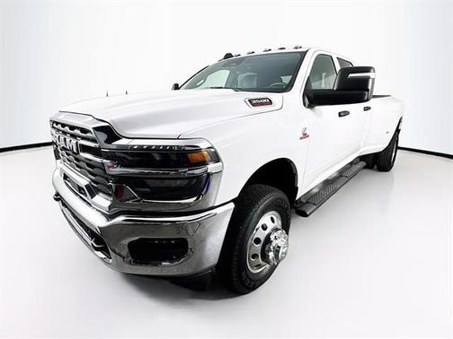 2025 RAM 3500 Tradesman Crew Cab 4x4 8' Box