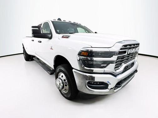 2025 RAM 3500 Tradesman Crew Cab 4x4 8' Box