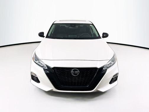 2022 Nissan Altima SR FWD