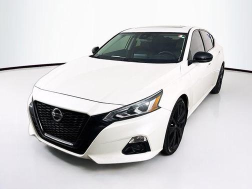 2022 Nissan Altima SR FWD