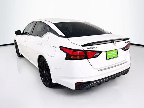 2022 Nissan Altima SR FWD