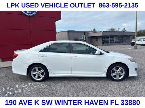 Super White 2014 Toyota Camry SE