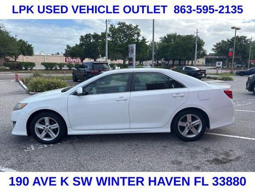 Super White 2014 Toyota Camry SE