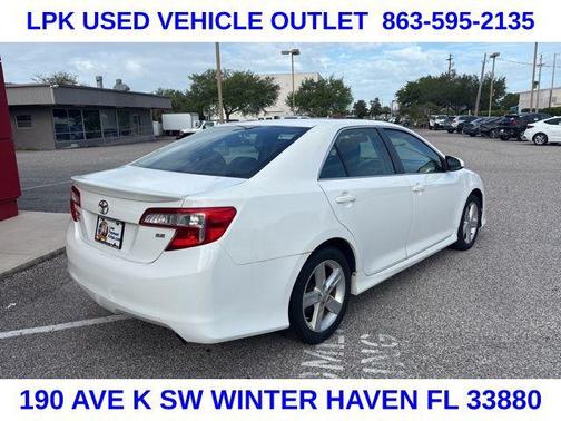 Super White 2014 Toyota Camry SE