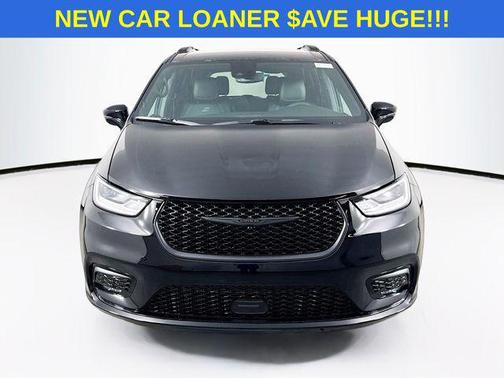 Diamond Black Crystal Pearlcoat 2026 Chrysler Pacifica L