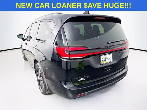 Diamond Black Crystal Pearlcoat 2026 Chrysler Pacifica L