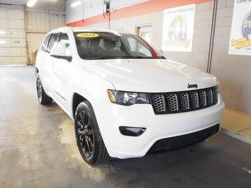 Photo 1 of 51 of 2019 Jeep Grand Cherokee Altitude