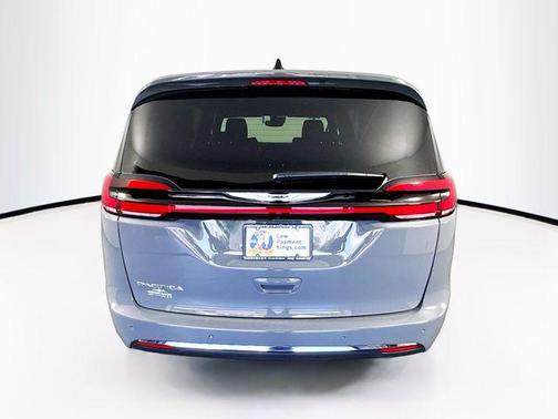 2025 Chrysler Pacifica L