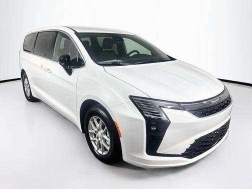 Bright White Clearcoat 2027 Chrysler Pacifica L