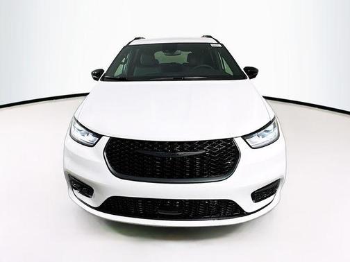 2025 Chrysler Pacifica L